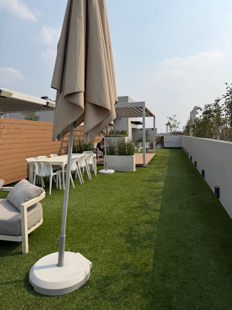 Rooftop terrace in the building — real property photo.